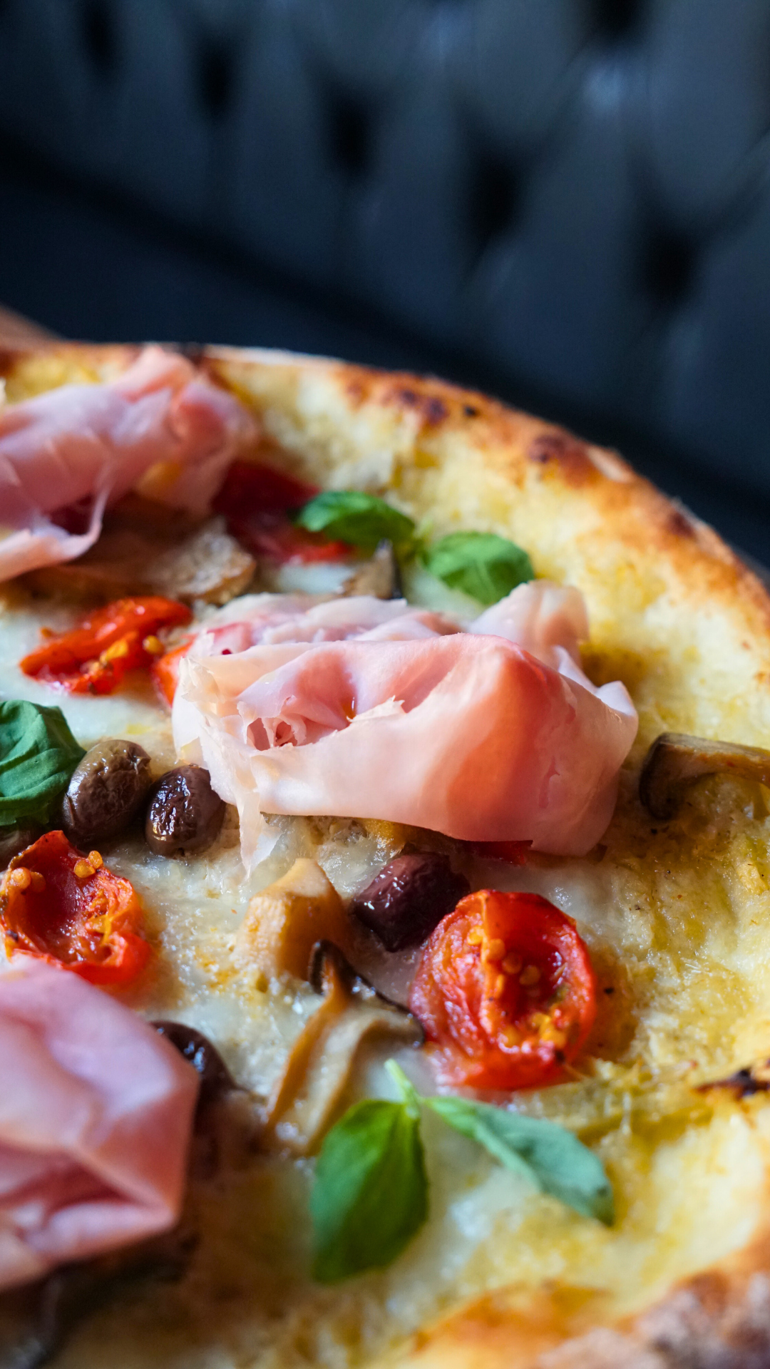 4 Stagioni New Pepe Nero — carciofi, fiordilatte affumicato, pomodori confit, cardoncelli, olive taggiasche